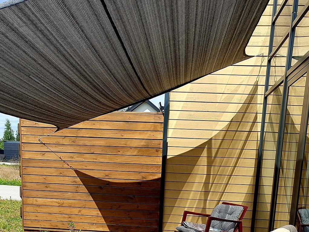 Żagiel przeciwsłoneczny z tkaniny HDPE 
